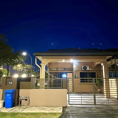 Quayside Cove Homestay - Corner House, Shah Alam Rimbayu Netflix Syok Tv Bbq Exteriér fotografie